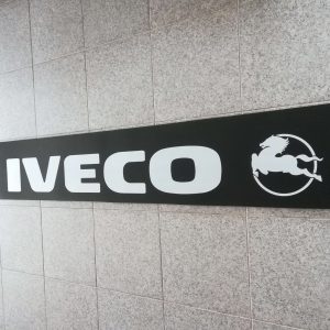 Pala Reboque Preta IVECO