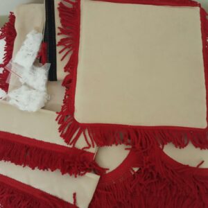 Cortinas Clássicas Bege com Vermelho